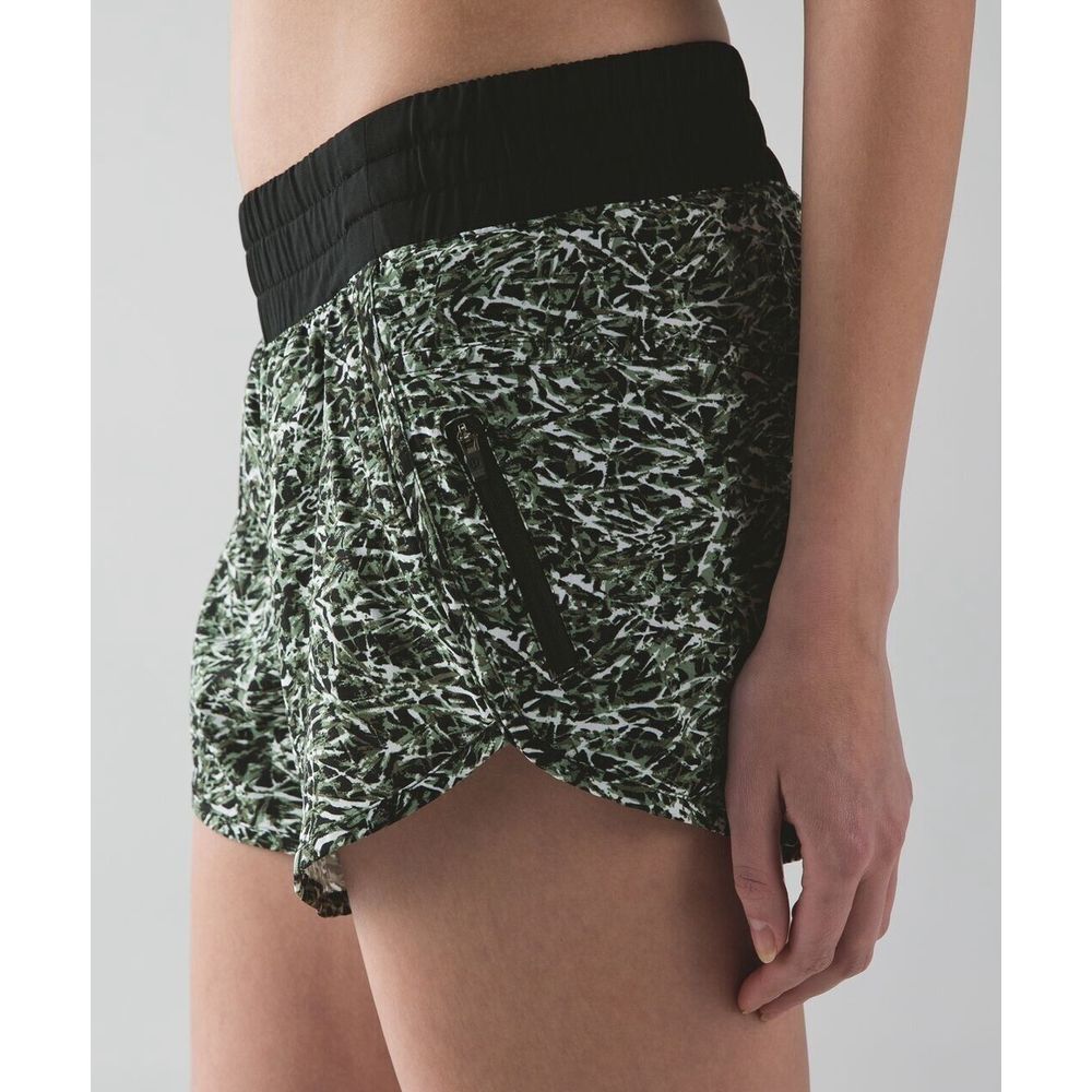 Lululemon‎ Tracker  Shorts Green Camo Size 6  4" Desert Olive Fatigue Green